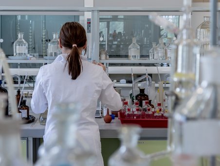 Se former aux métiers des industries pharmaceutiques et cosmétiques
