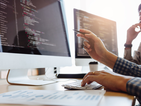 Les métiers du numérique : développeur web et commercial