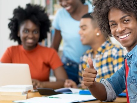 Des formations pour votre avenir : Community manager et développeur web !