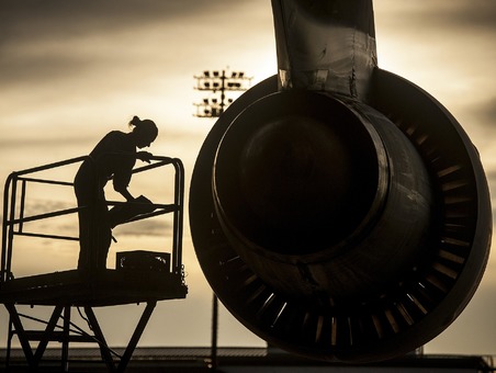 Le CFA AFMAÉ vous présente la formation et le métier de mécanicien aéronautique