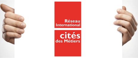 photo des d'une affiche citant 'réseau international'