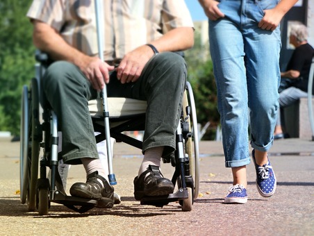 Travailler auprès des personnes âgées ou en situation de handicap